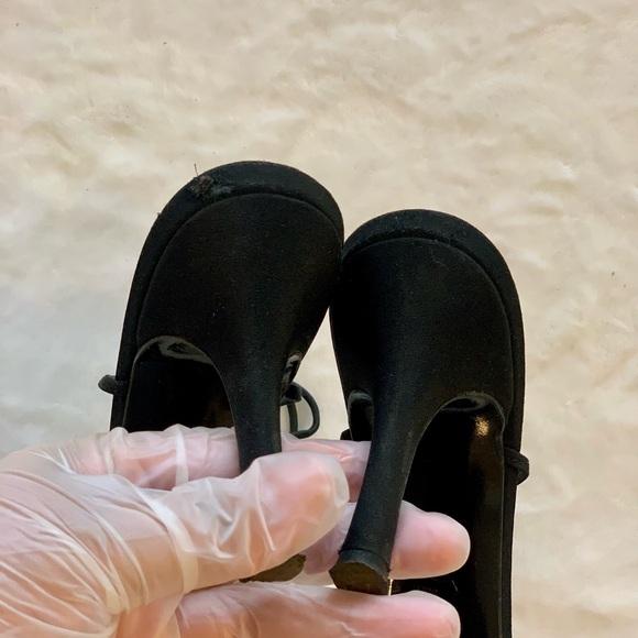 Stuart Weitzman Black Strappy Sandal w/Silver Rhinestone Circle Emblems Sz 10! - Picture 10 of 12